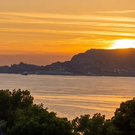Cozy Avec Balcon A Saint-cyr-sur-mer Les Lecques