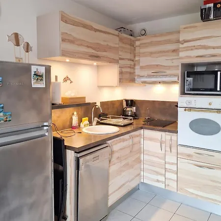 Cozy Avec Balcon A Saint-cyr-sur-mer Apartman *